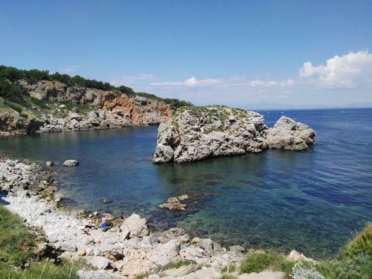 Apartament Magnifiques Vistes- Port De Rei L' Escala Esterno foto